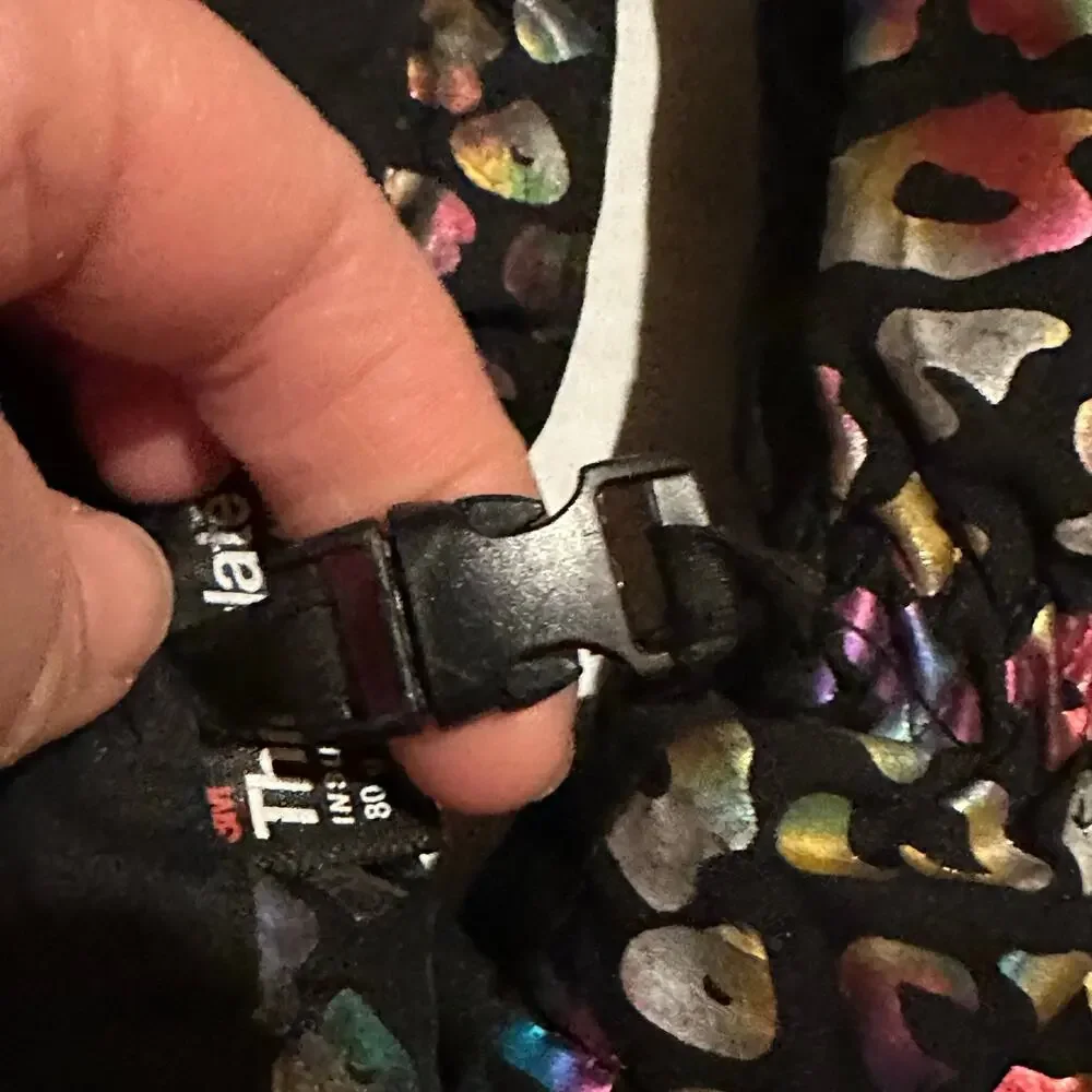 Thinsulate Black and Rainbow Metallic Animal Print Snow Mitten Girls Size 7